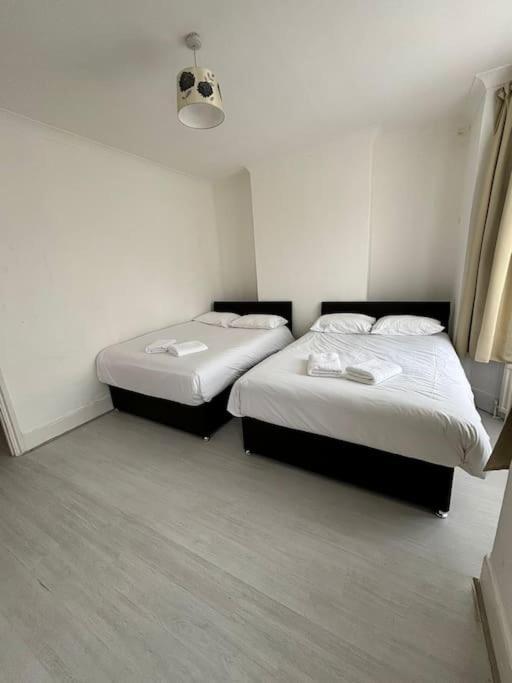 East London 2 Bedroom Flat Esterno foto