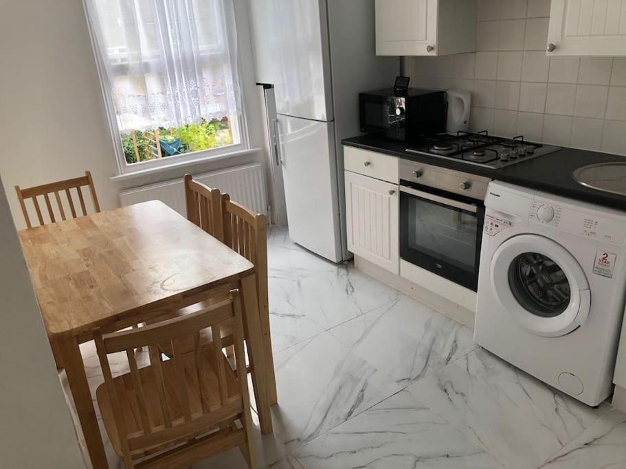 East London 2 Bedroom Flat Esterno foto